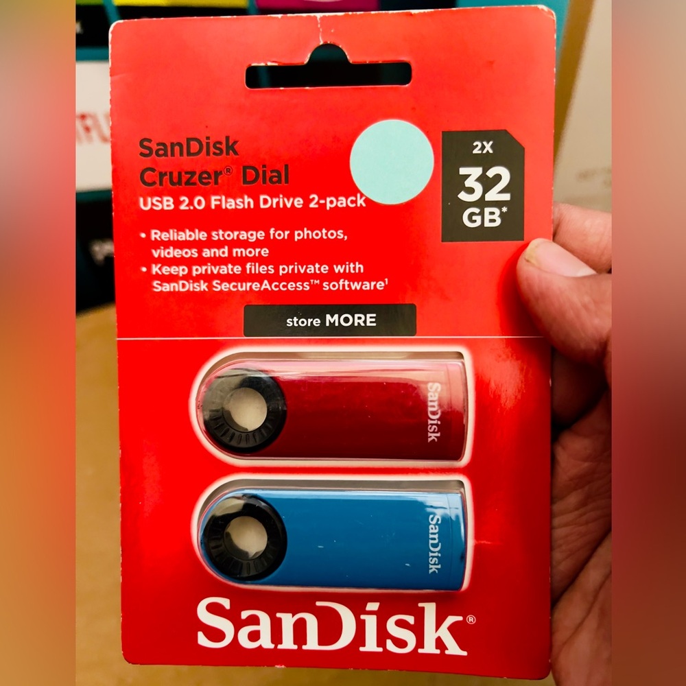 Andis Red and Blue USB Flash Drive Set
